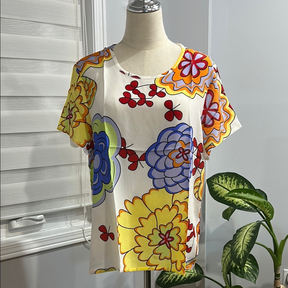 NWOT  100% Silk Floral Multicolor Women's Top（regular shoulders）